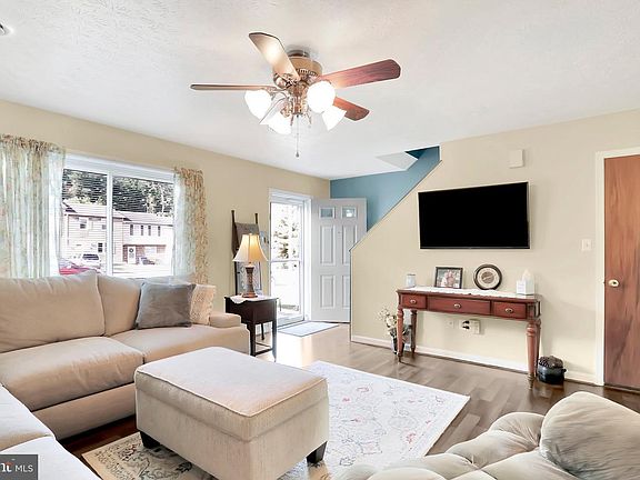4th image of 1314 Robinhood Ln