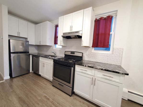 11 Zabriskie St APT 2R