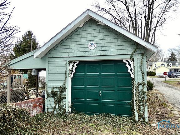 3rd image of 426 E Indiana Ave