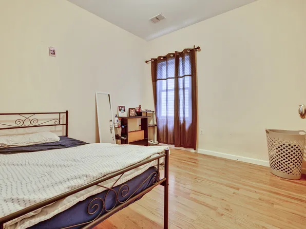 131 Webster Avenue image 7 of 14