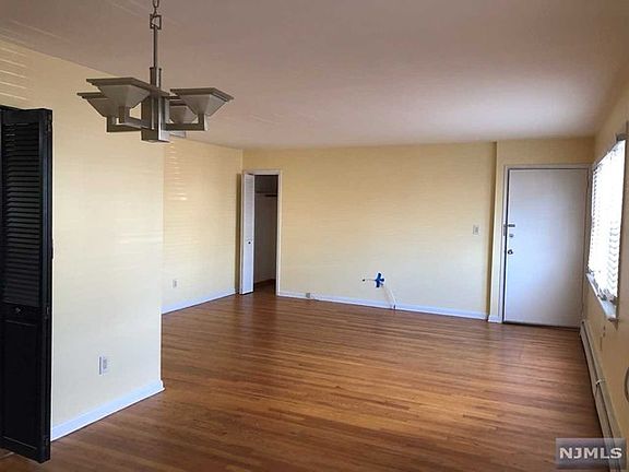 4th image of 71 Eagle St #1