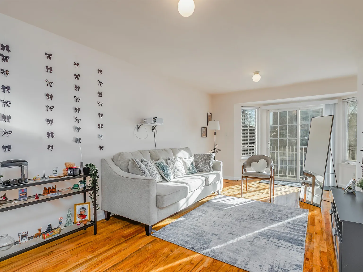 3 bed, 2.0 bath, $2,800 — Photo 2