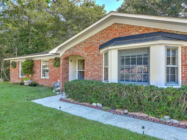 8324 Bordeaux Ct, North Charleston, SC 29406