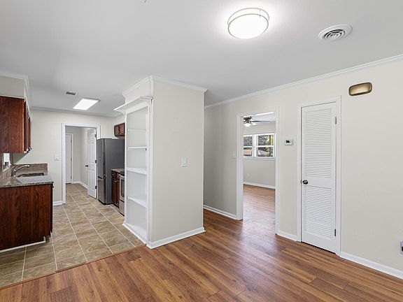 5th image of 245 Barrett Street