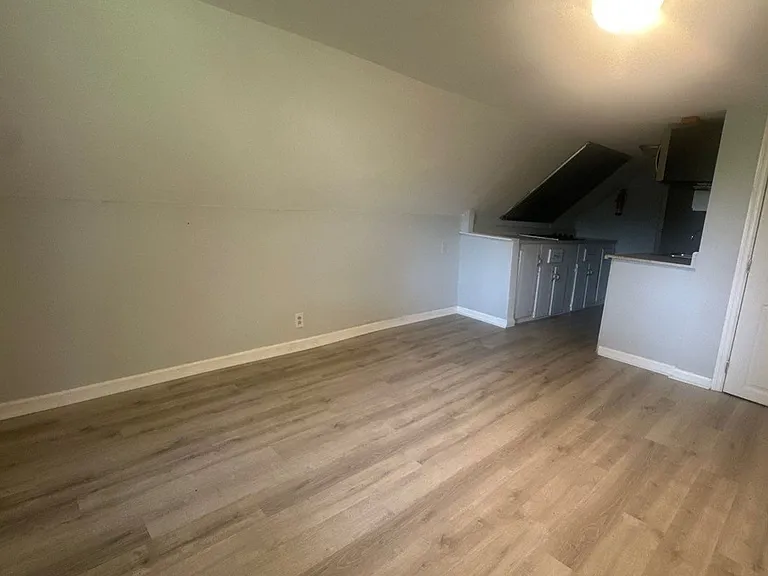 350 Mount Vernon Rd — Photo 2