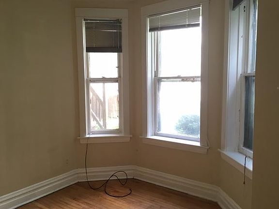 2nd image of 3246 N Seminary Ave APT 1R