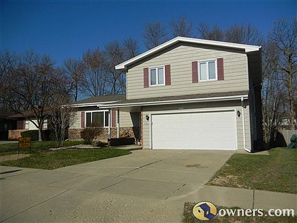 Great entertaining family home!