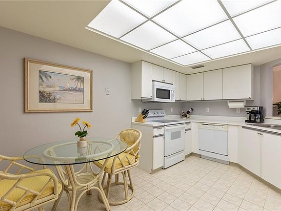 4th image of 586 Beachwalk Cir APT 105