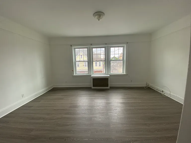 51 Linden St #2 — Photo 9