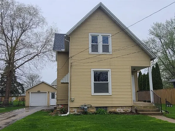 902 S 5th St, Oregon, IL 61061