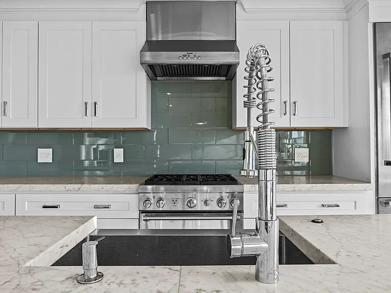 99 D St #PENTHOUSE — Photo 8