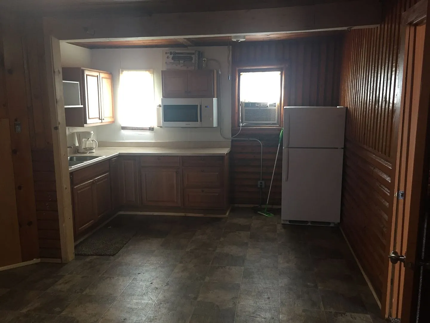 Yellowstone Apts — Photo 3