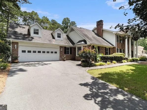 1579 Howell Highlands Dr, Stone Mountain, GA 30087
