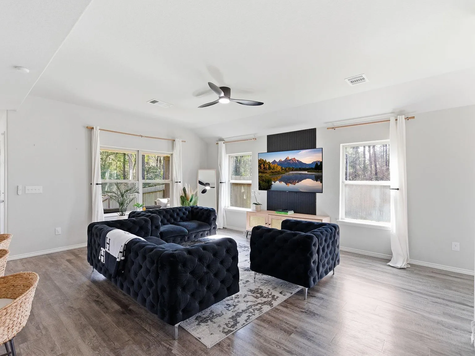 3 bed, 2.5 bath, 2280 sqft, $2,350 — Photo 3