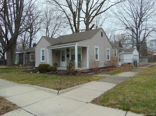 21751 Roslyn Rd, Harper Woods, MI 48225