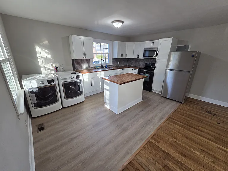 307 Broad St W #B — Photo 12