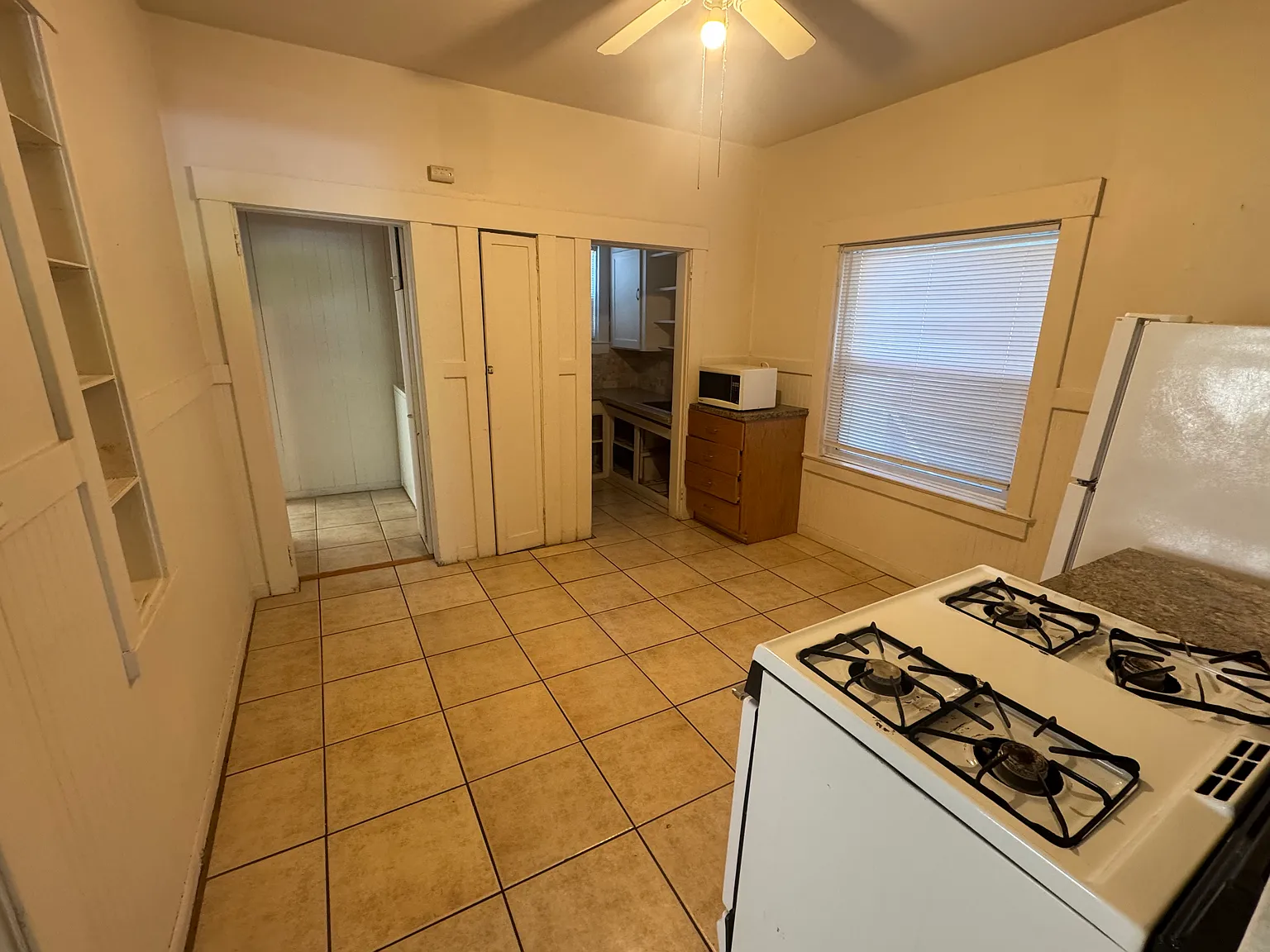 2 bed, 900 sqft, $2,000 — Photo 3