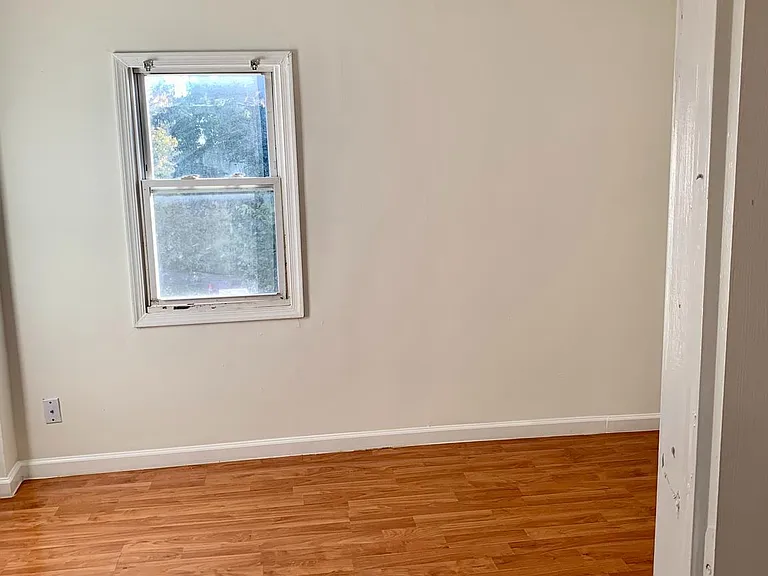 221 Baker St — Photo 32