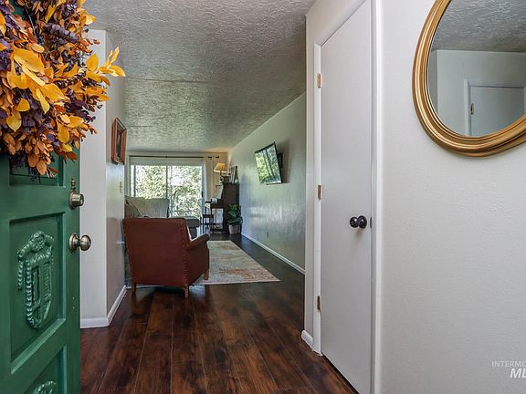 4th image of 1021 Lilac Ln