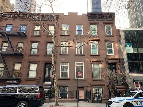 5th image of 216 E 50th St