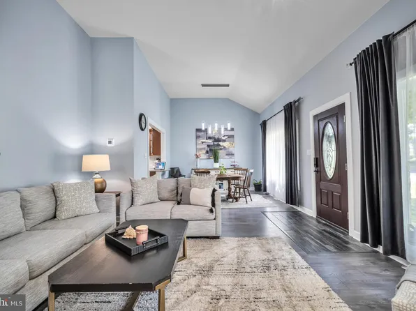 220 Tally Ho Dr, Warminster, PA 18974