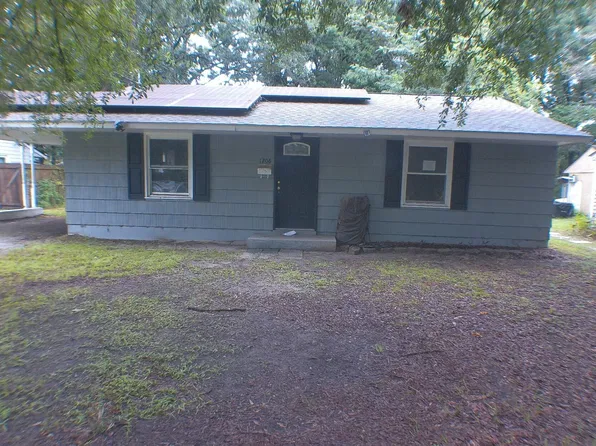 1206 Hawthorne Rd, Hanahan, SC 29410