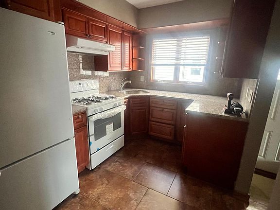 4th image of 35 Devens St #2