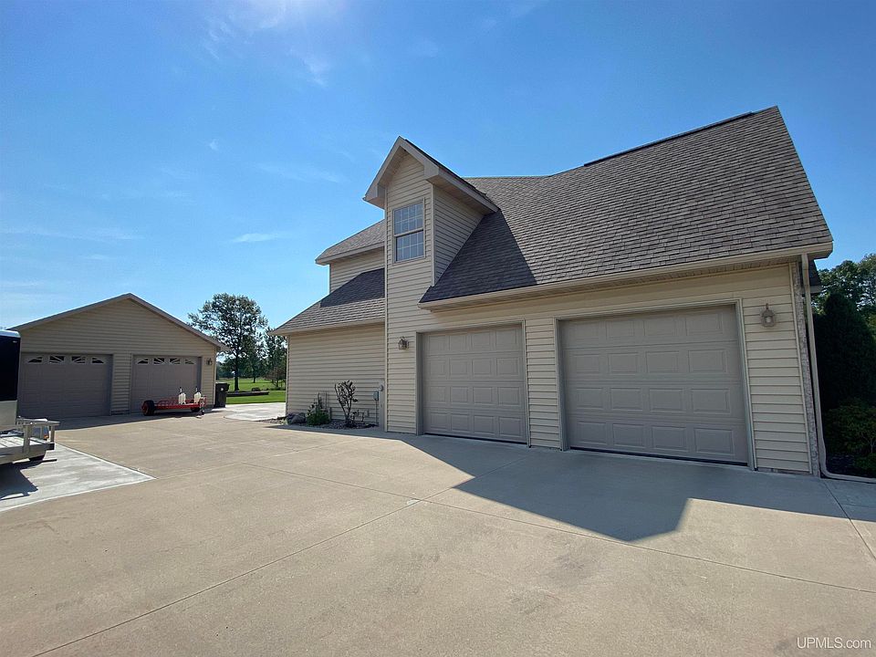 7541 Club House Dr, Gladstone, MI 49837 Zillow