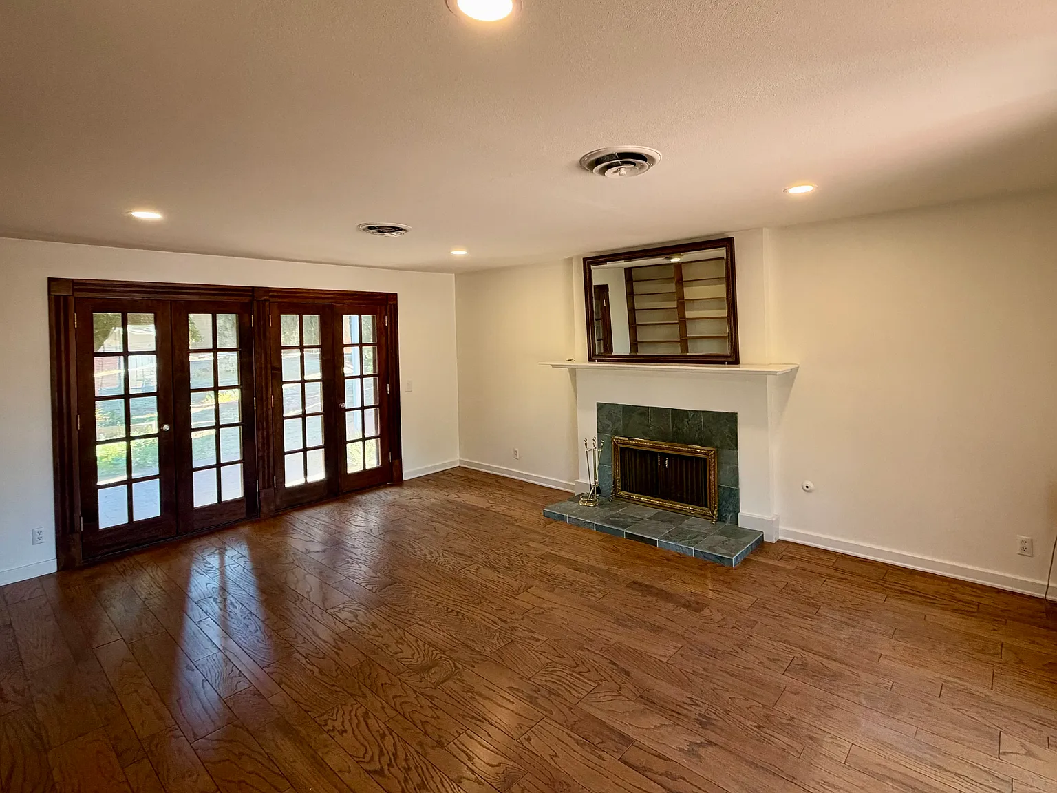4 bed, 2445 sqft, $3,800 — Photo 3
