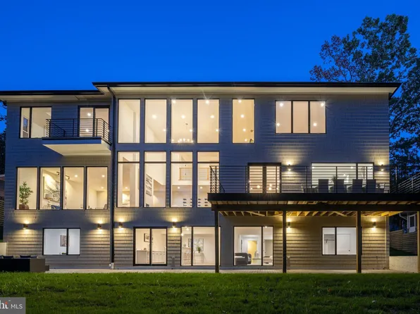 6004 Balsam Dr, McLean, VA 22101