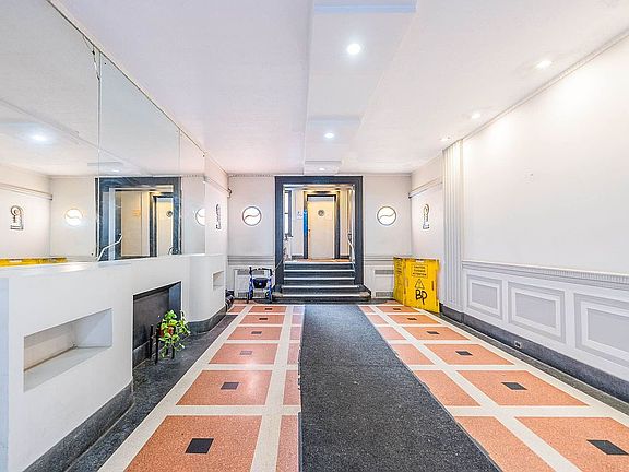 2nd image of 4018 Hampton St APT 2D