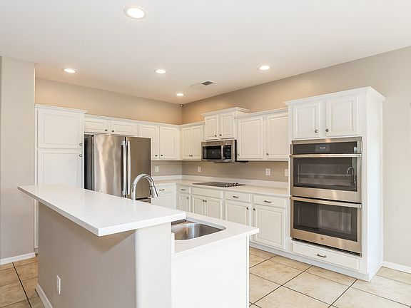 4th image of 25571 W Saint James Ave