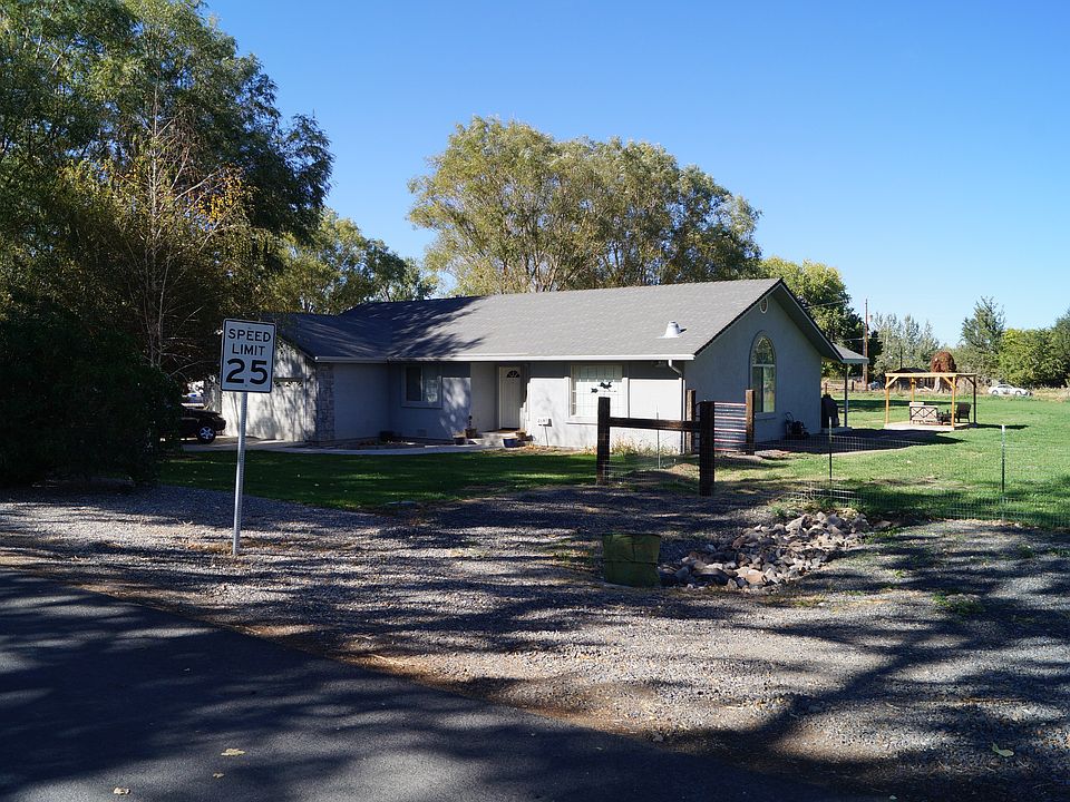 2nd image of 400 Country Dr