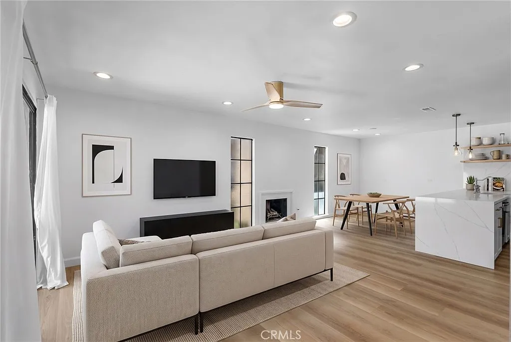 2 bed, 930 sqft, $3,450 — Photo 2
