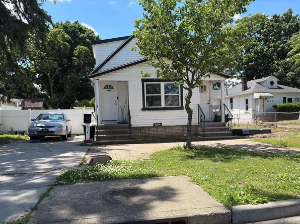 634 Hillside Court, Uniondale, NY 11553