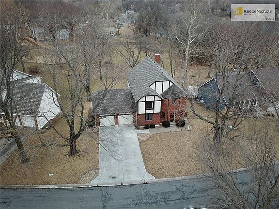 3rd image of 3718 NE Beechwood Dr