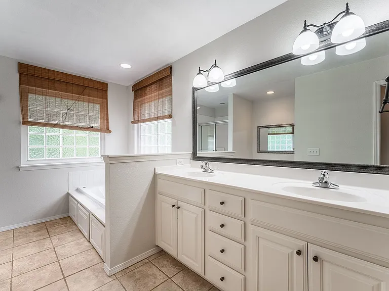 32 Latshaw Dr — Photo 19