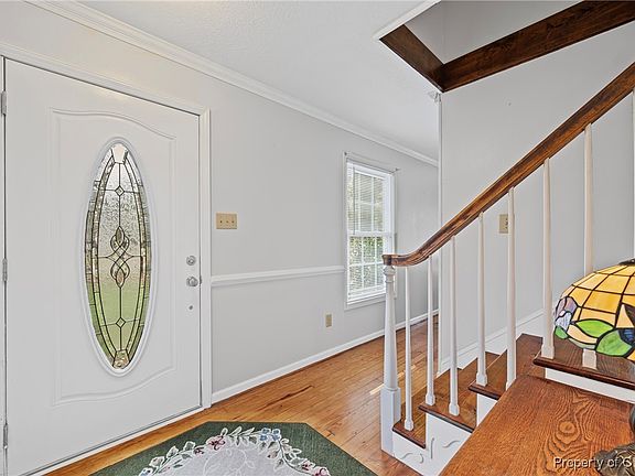 3rd image of 2618 Woodford Ave