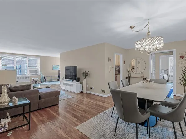 1840 211th St APT 5J, Bayside, NY 11360
