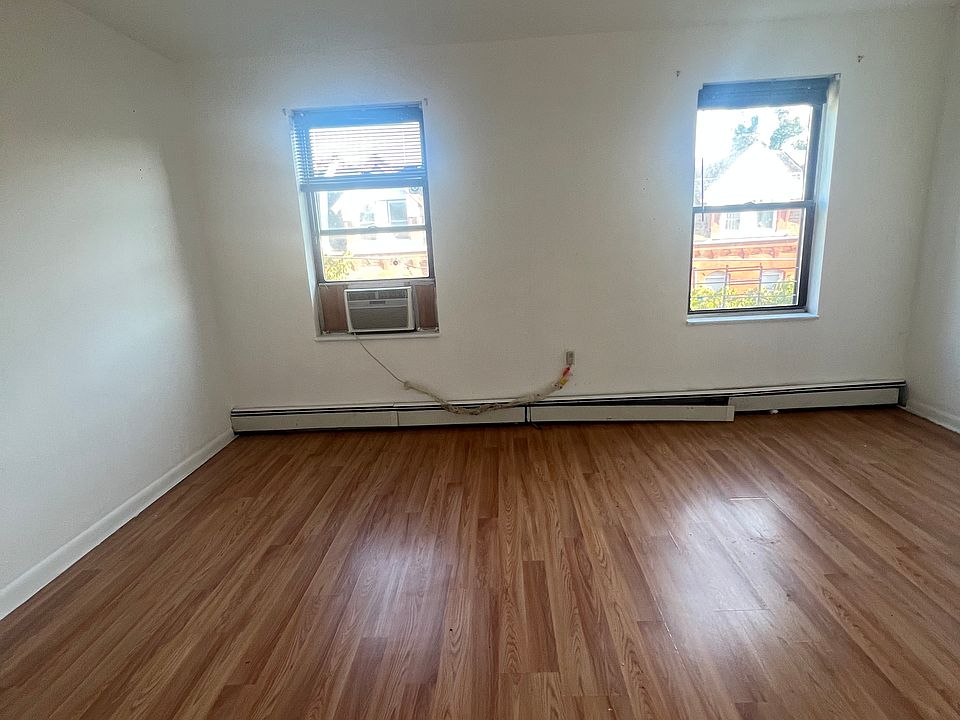 2nd image of 4424 Sansom St APT 1