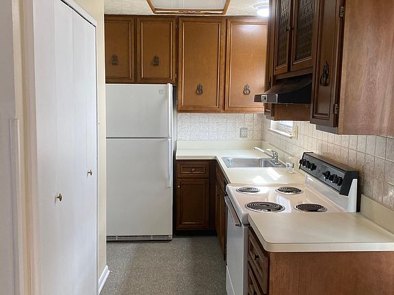 Washer dryer hook up and pantry also