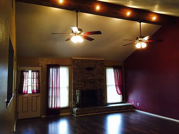 4th image of 2811 Persimmon Dr