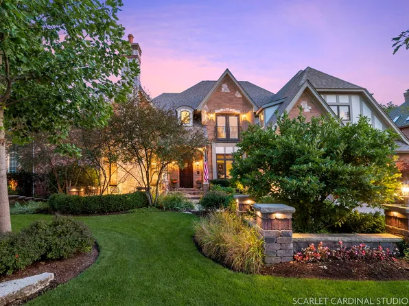 32 Baker Ln, Naperville, IL 60540