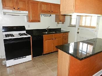 4th image of 1856 Northwest Blvd APT E