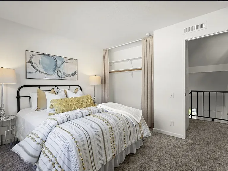 414 Colony Crest Dr — Photo 5