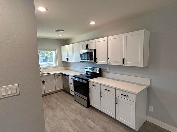 5th image of 2440 W PORTOBELLO Avenue