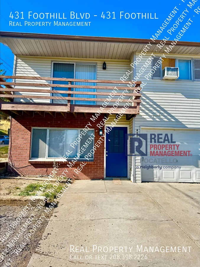 3 Bedroom 1.5 Bath 1 Car Garage Townhouse — Photo 2