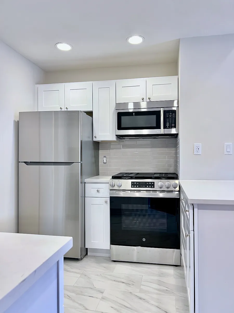 Building Photo - 131 Pearl St #3L