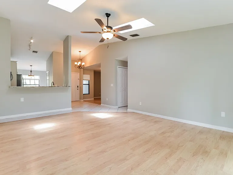 1058 Dees Dr — Photo 4
