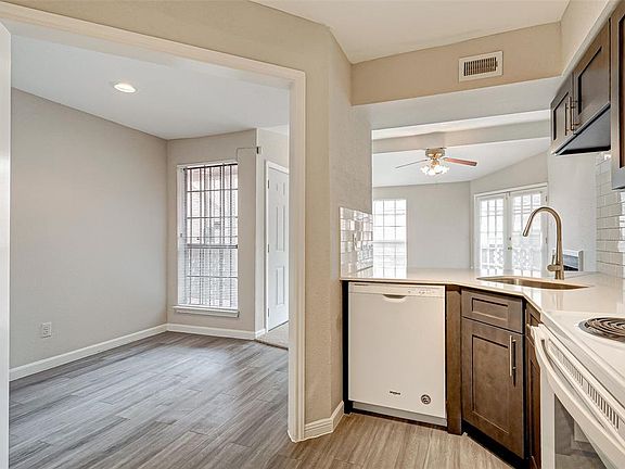 4th image of 12500 Sandpiper Dr APT 128